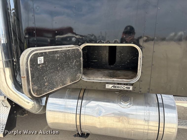 image for item FC2026 2006 Kenworth W900 semi truck