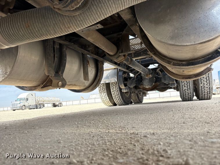 image for item FC2026 2006 Kenworth W900 semi truck