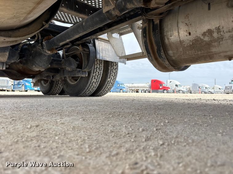 image for item FC2026 2006 Kenworth W900 semi truck