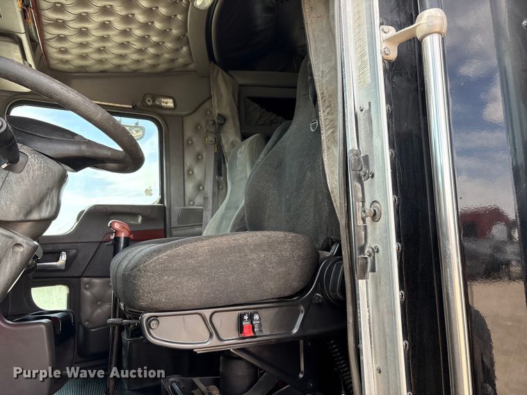 image for item FC2026 2006 Kenworth W900 semi truck