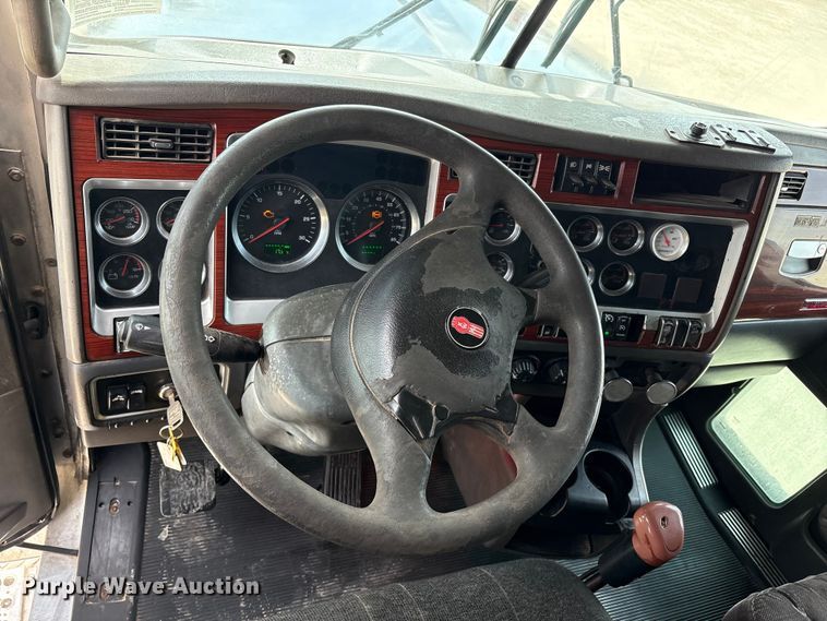 image for item FC2026 2006 Kenworth W900 semi truck