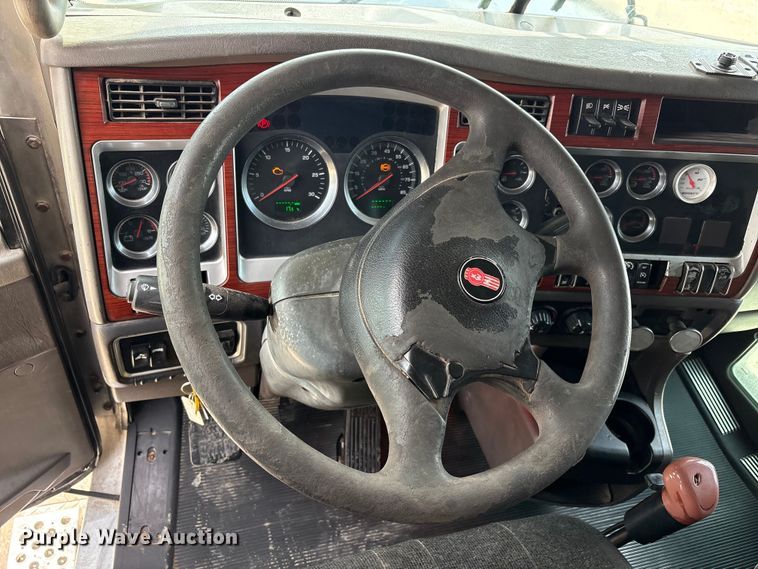 image for item FC2026 2006 Kenworth W900 semi truck