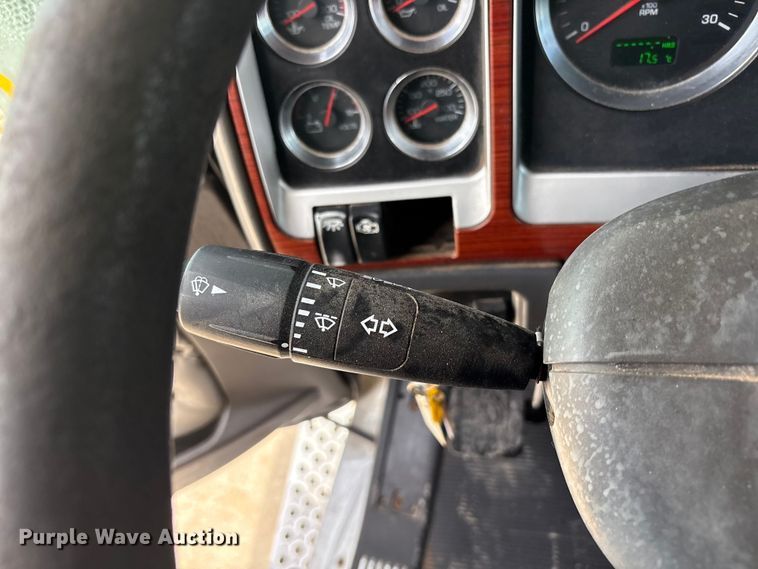 image for item FC2026 2006 Kenworth W900 semi truck