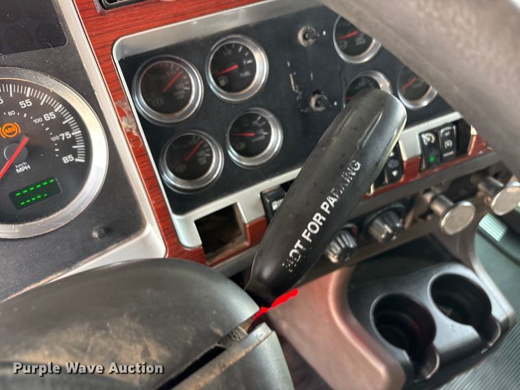 image for item FC2026 2006 Kenworth W900 semi truck