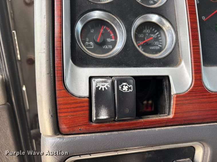 image for item FC2026 2006 Kenworth W900 semi truck