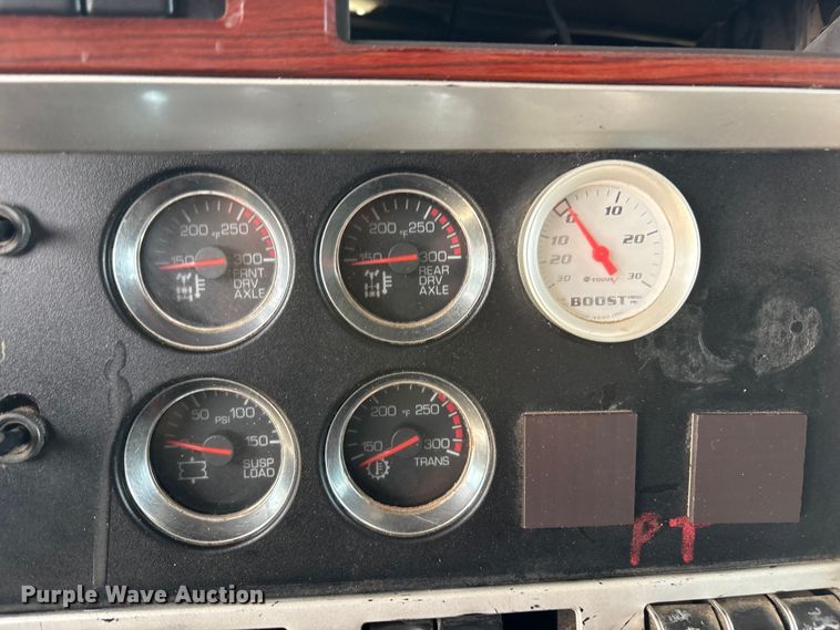 image for item FC2026 2006 Kenworth W900 semi truck