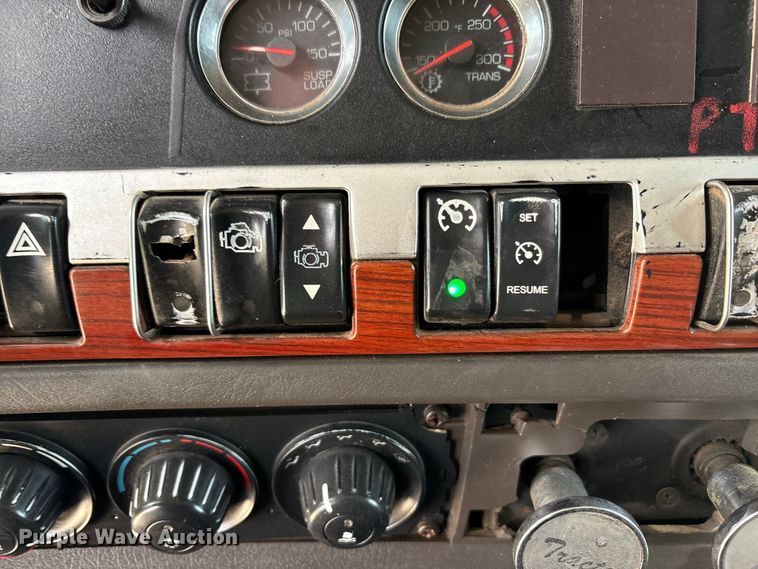 image for item FC2026 2006 Kenworth W900 semi truck