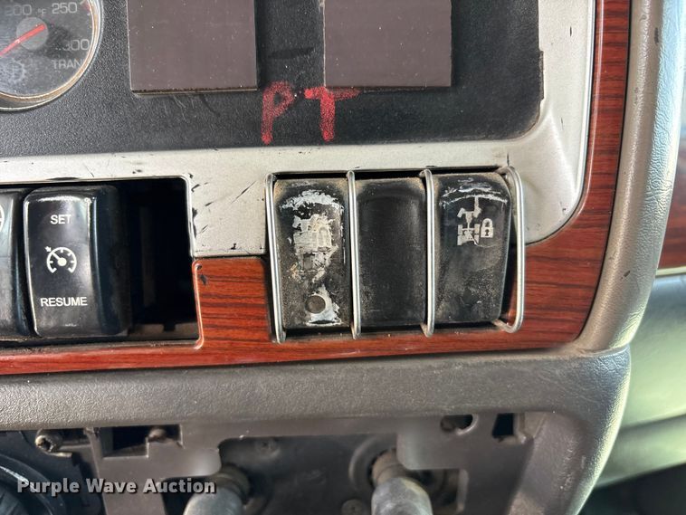 image for item FC2026 2006 Kenworth W900 semi truck