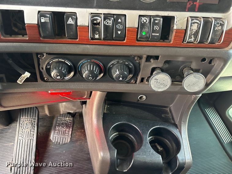 image for item FC2026 2006 Kenworth W900 semi truck