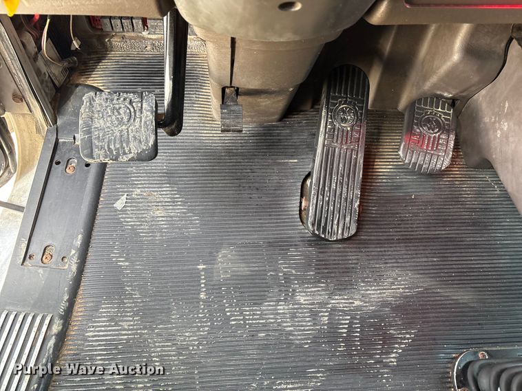 image for item FC2026 2006 Kenworth W900 semi truck