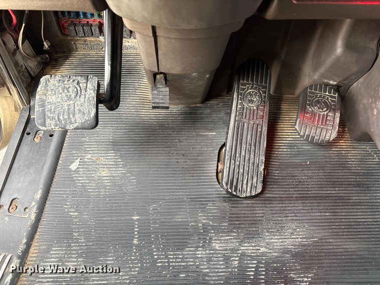 image for item FC2026 2006 Kenworth W900 semi truck