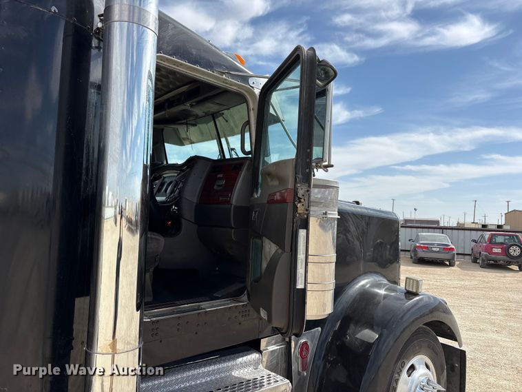 image for item FC2026 2006 Kenworth W900 semi truck