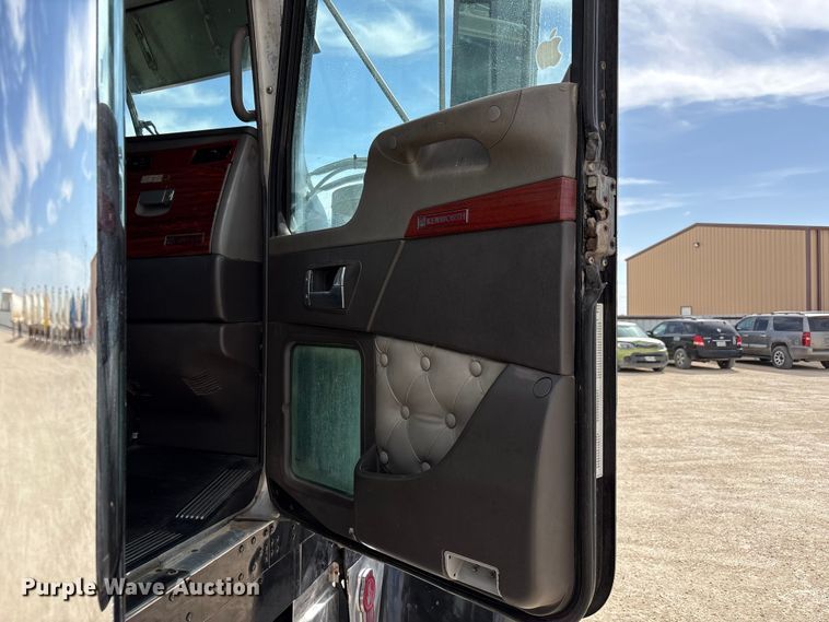 image for item FC2026 2006 Kenworth W900 semi truck