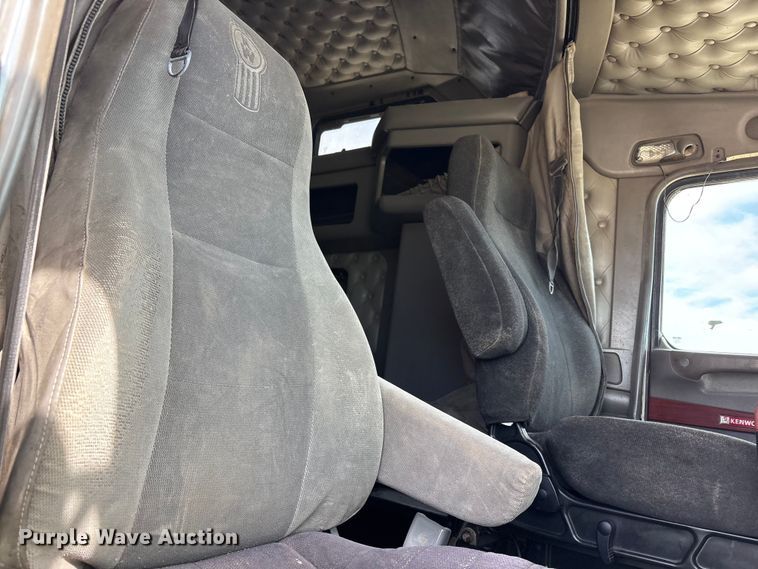 image for item FC2026 2006 Kenworth W900 semi truck