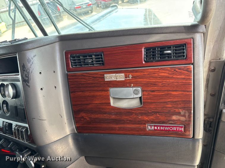 image for item FC2026 2006 Kenworth W900 semi truck
