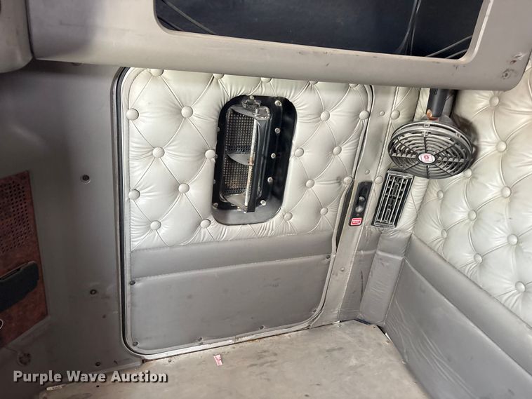 image for item FC2026 2006 Kenworth W900 semi truck