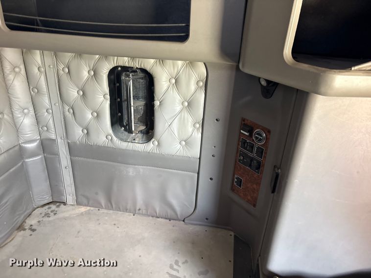 image for item FC2026 2006 Kenworth W900 semi truck