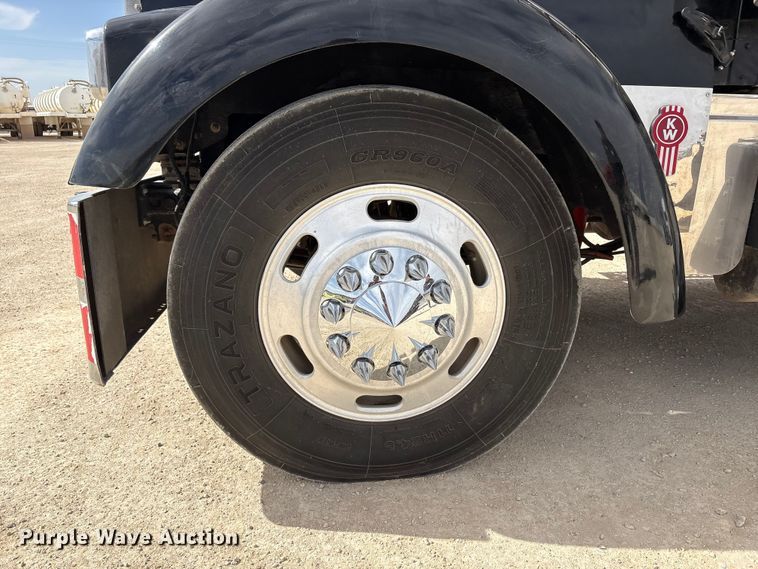 image for item FC2026 2006 Kenworth W900 semi truck