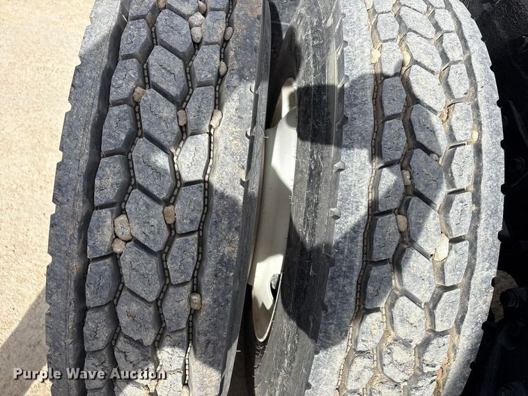 image for item FC2026 2006 Kenworth W900 semi truck