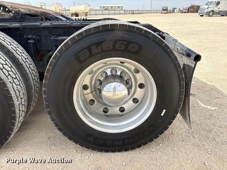 image for item FC2026 2006 Kenworth W900 semi truck