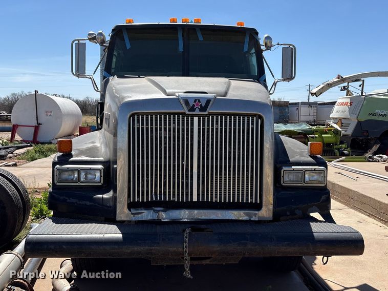 image for item FC2051 2007 Western Star 4900 semi truck