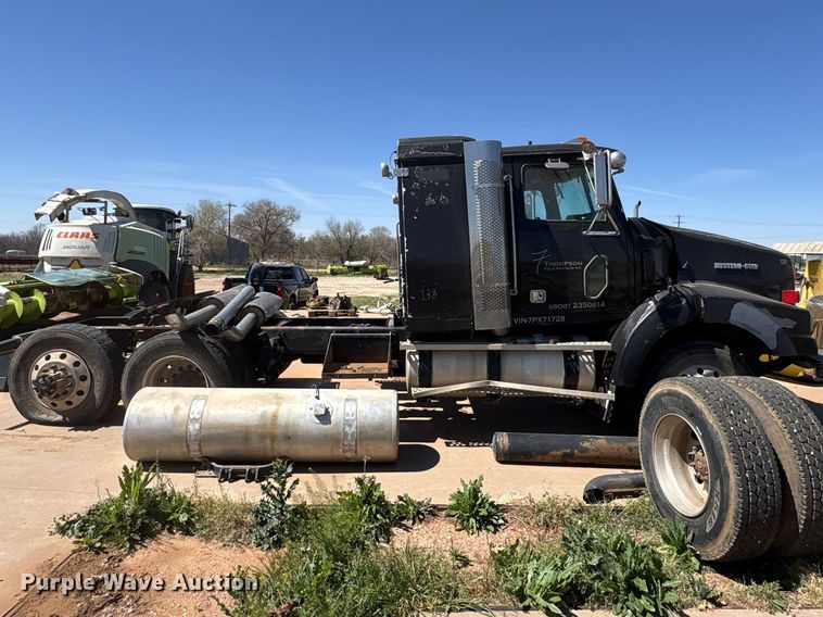 image for item FC2051 2007 Western Star 4900 semi truck