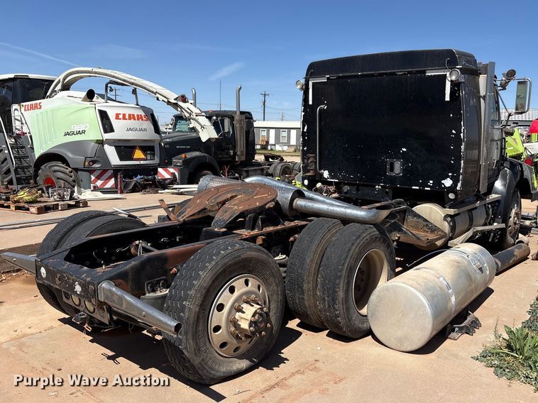 image for item FC2051 2007 Western Star 4900 semi truck