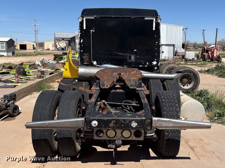 image for item FC2051 2007 Western Star 4900 semi truck