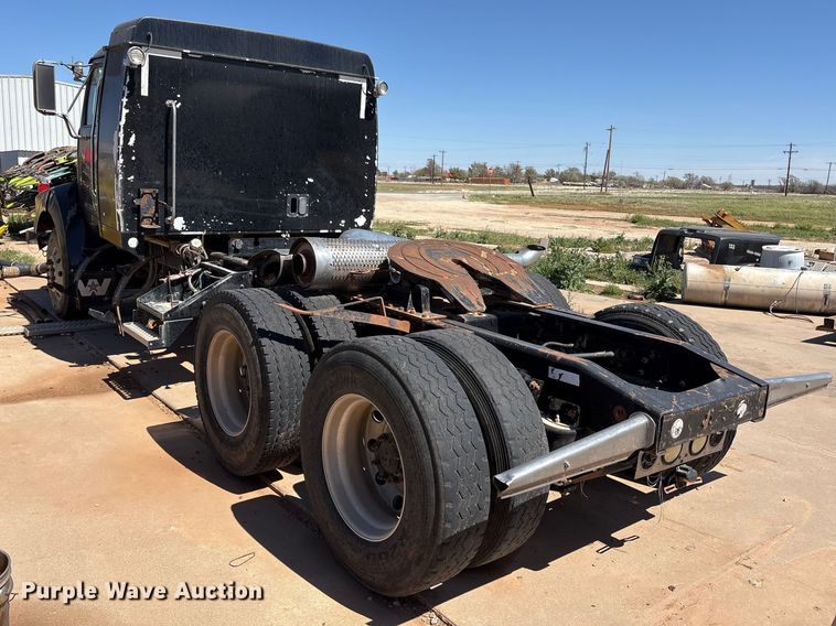 image for item FC2051 2007 Western Star 4900 semi truck