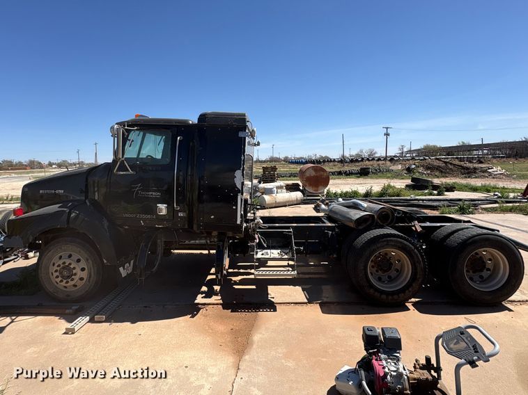 image for item FC2051 2007 Western Star 4900 semi truck