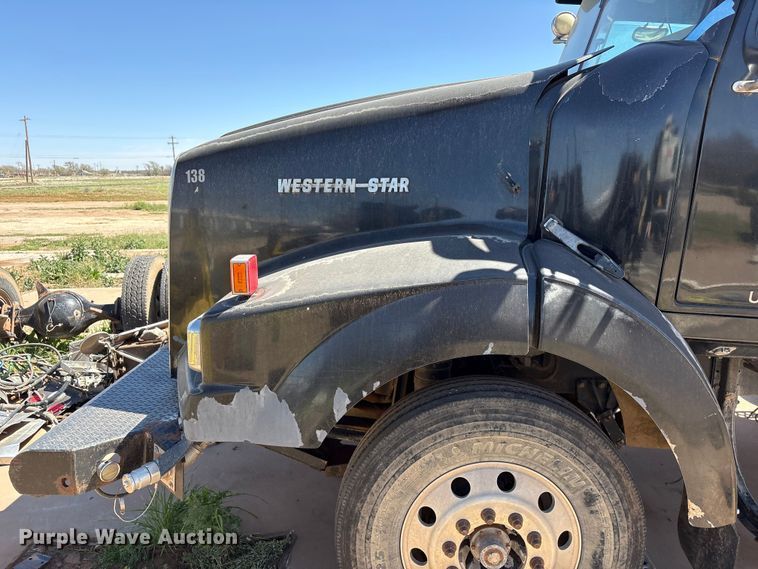 image for item FC2051 2007 Western Star 4900 semi truck
