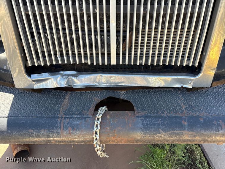 image for item FC2051 2007 Western Star 4900 semi truck