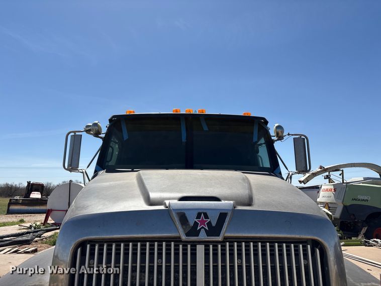 image for item FC2051 2007 Western Star 4900 semi truck