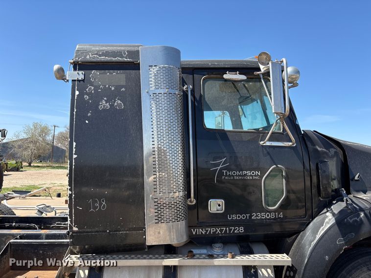 image for item FC2051 2007 Western Star 4900 semi truck