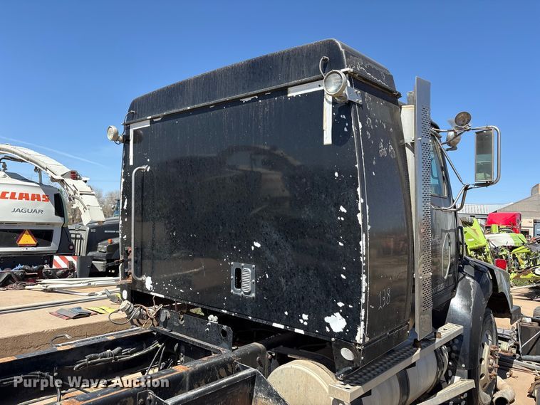 image for item FC2051 2007 Western Star 4900 semi truck