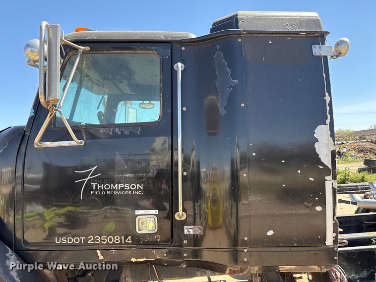 image for item FC2051 2007 Western Star 4900 semi truck
