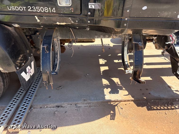 image for item FC2051 2007 Western Star 4900 semi truck