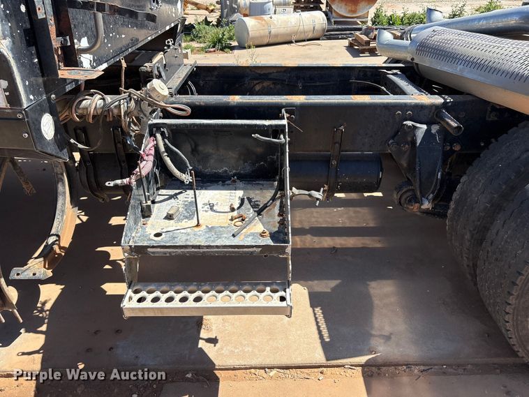 image for item FC2051 2007 Western Star 4900 semi truck