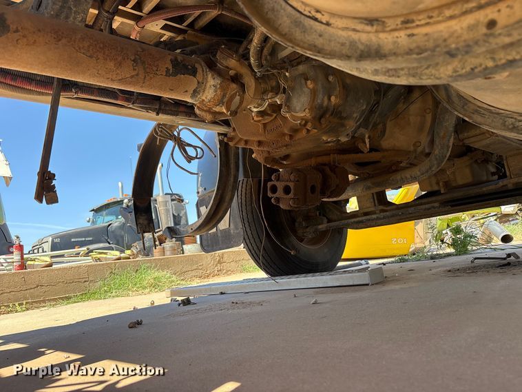 image for item FC2051 2007 Western Star 4900 semi truck