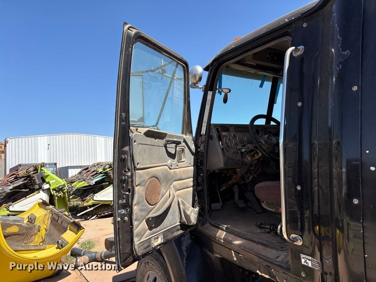 image for item FC2051 2007 Western Star 4900 semi truck