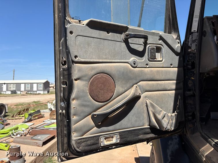 image for item FC2051 2007 Western Star 4900 semi truck