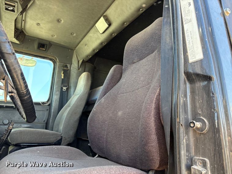 image for item FC2051 2007 Western Star 4900 semi truck