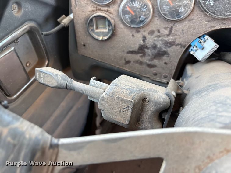 image for item FC2051 2007 Western Star 4900 semi truck