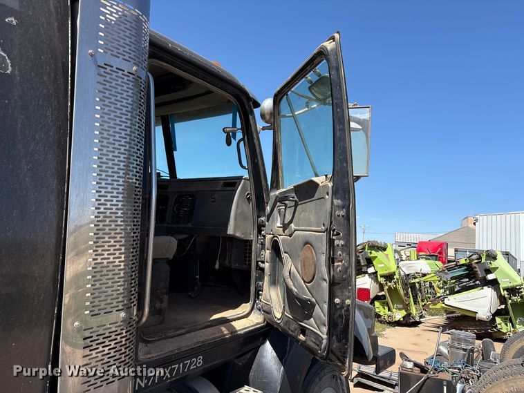 image for item FC2051 2007 Western Star 4900 semi truck