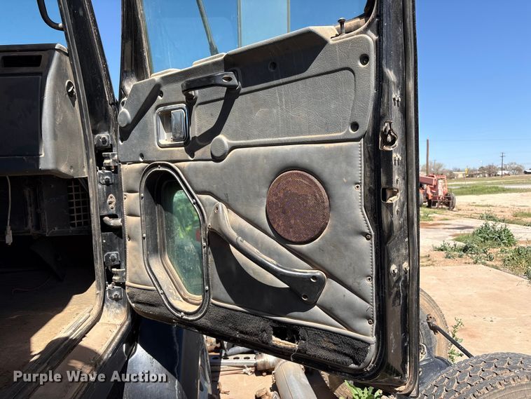 image for item FC2051 2007 Western Star 4900 semi truck