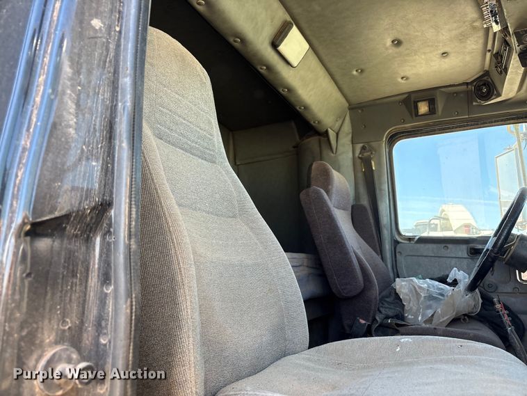image for item FC2051 2007 Western Star 4900 semi truck