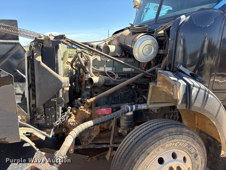 image for item FC2051 2007 Western Star 4900 semi truck