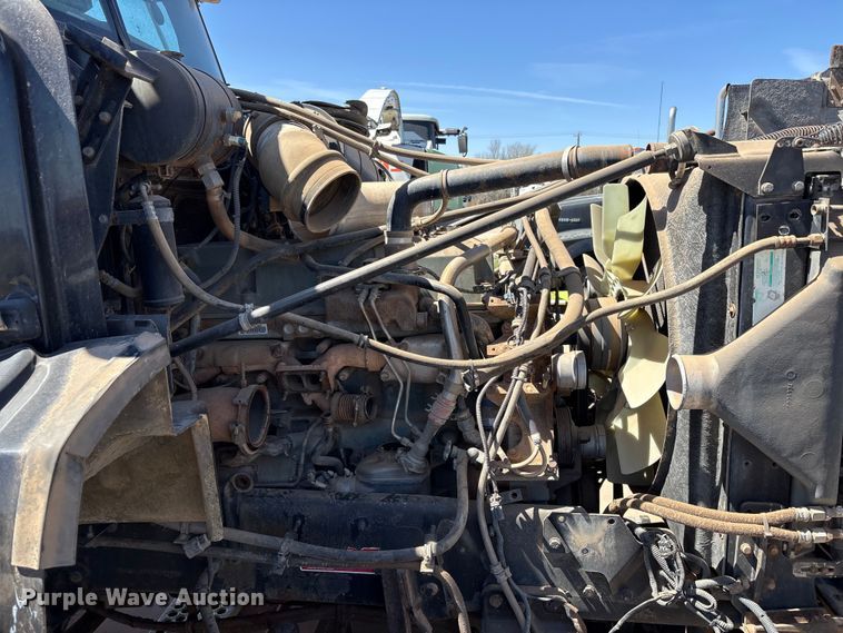 image for item FC2051 2007 Western Star 4900 semi truck