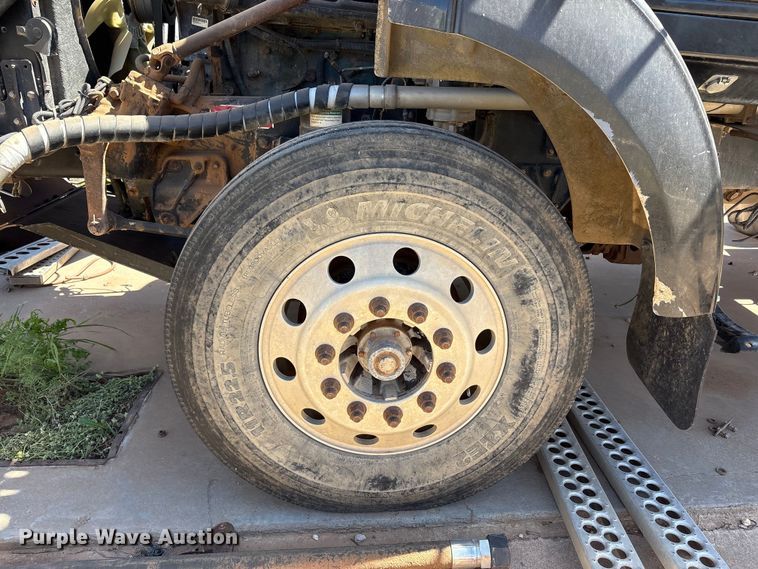 image for item FC2051 2007 Western Star 4900 semi truck
