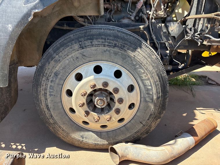 image for item FC2051 2007 Western Star 4900 semi truck